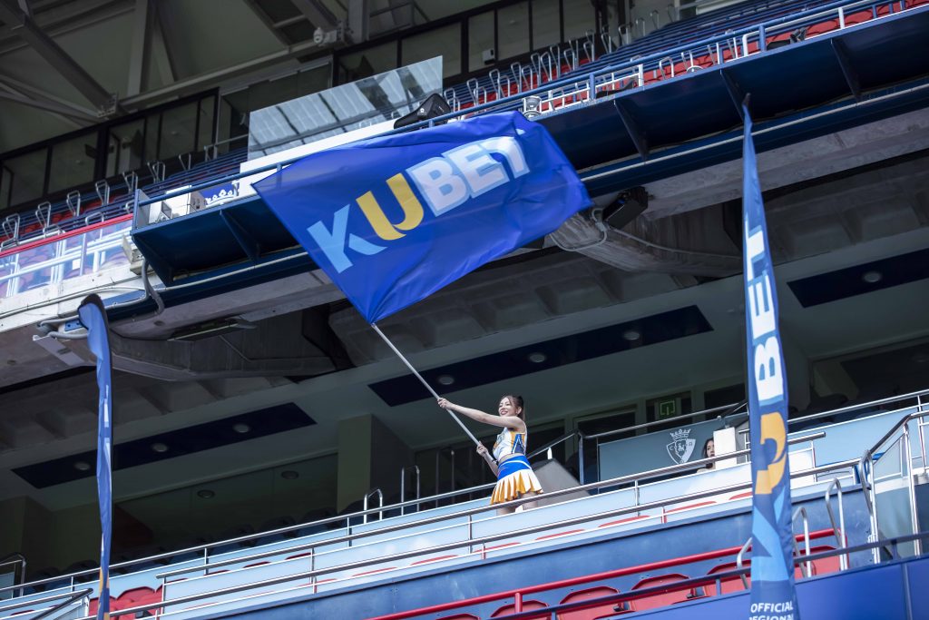 PRETTY STAFF WITH KUBET FLAG